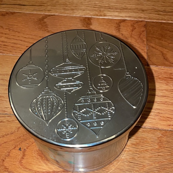 New Bath & Body Works 3- wick Candle: Chocolate Peppermint Cream. - Picture 2 of 5